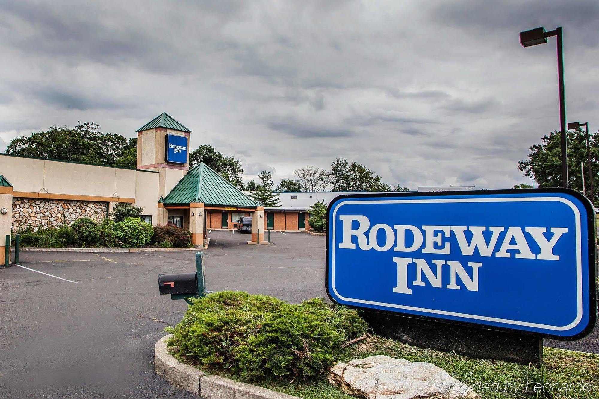 Rodeway Inn Conference Center Montgomeryville Bagian luar foto
